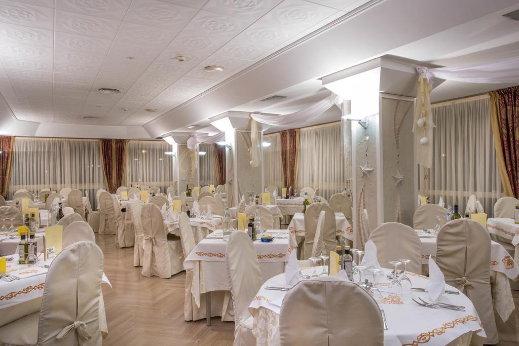 Hotel Feldberg Riccione Ngoại thất bức ảnh