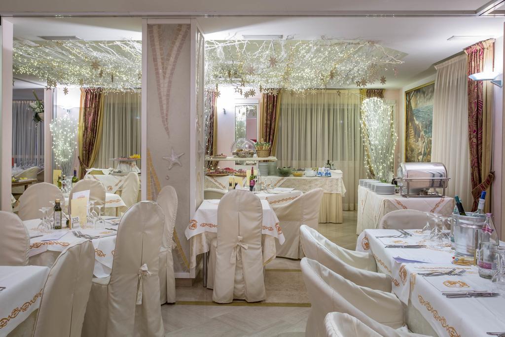 Hotel Feldberg Riccione Ngoại thất bức ảnh